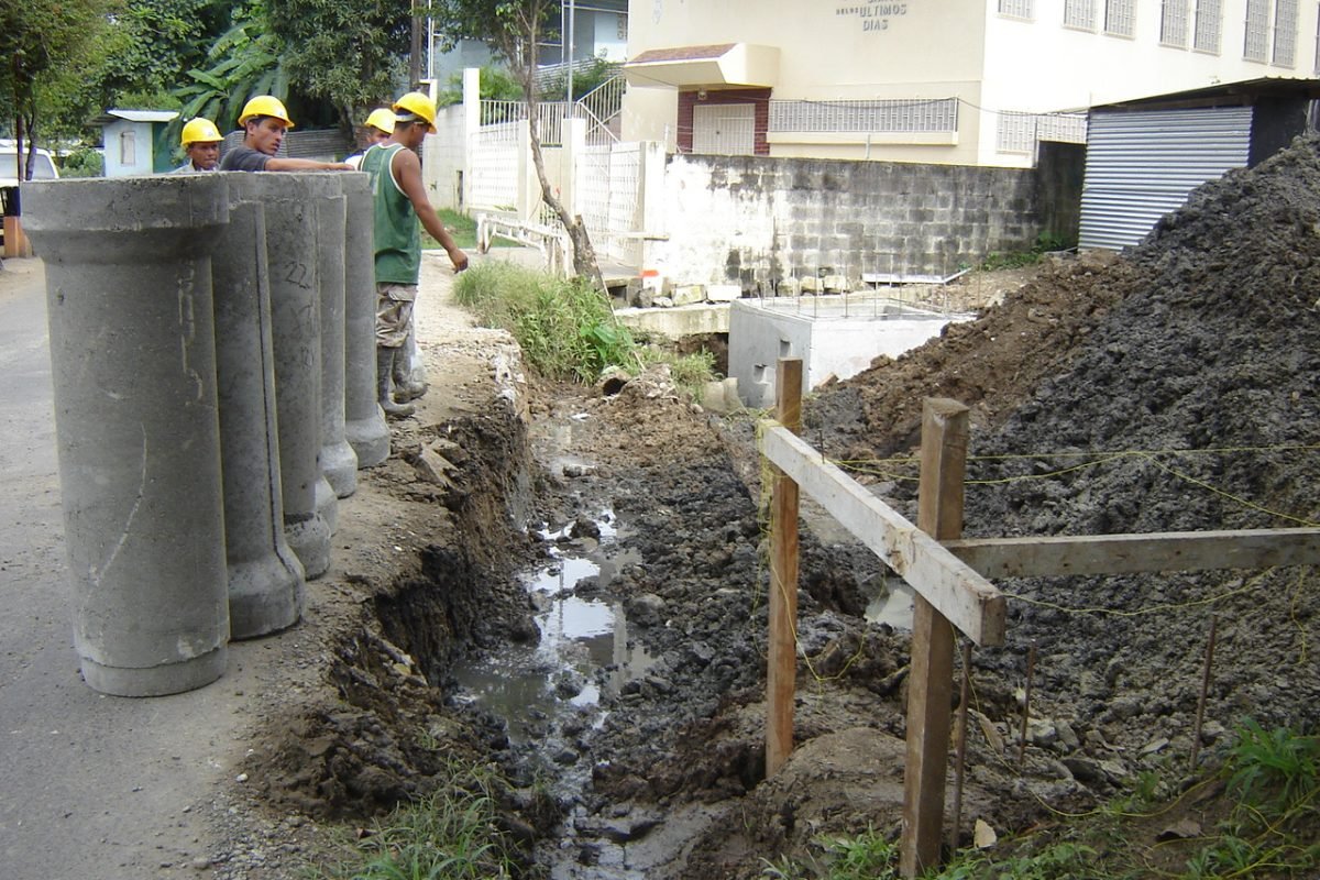 ESCABACION DE FUNDACION DEL MURO